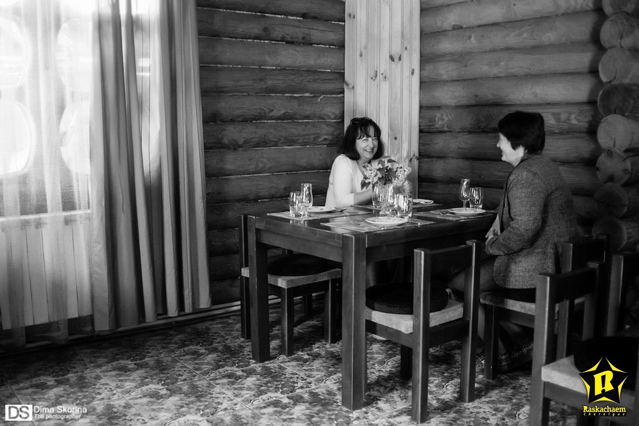 Hotelhola Tsjernihiv Eksteriør bilde