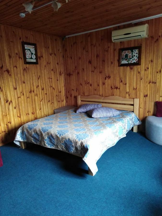 Hotelhola Tsjernihiv Eksteriør bilde